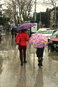 Bağdat Caddesi'nde yağmur altında yürümek zevklidir.