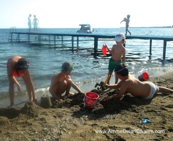 kumdan kale, buyukler ve kucukler